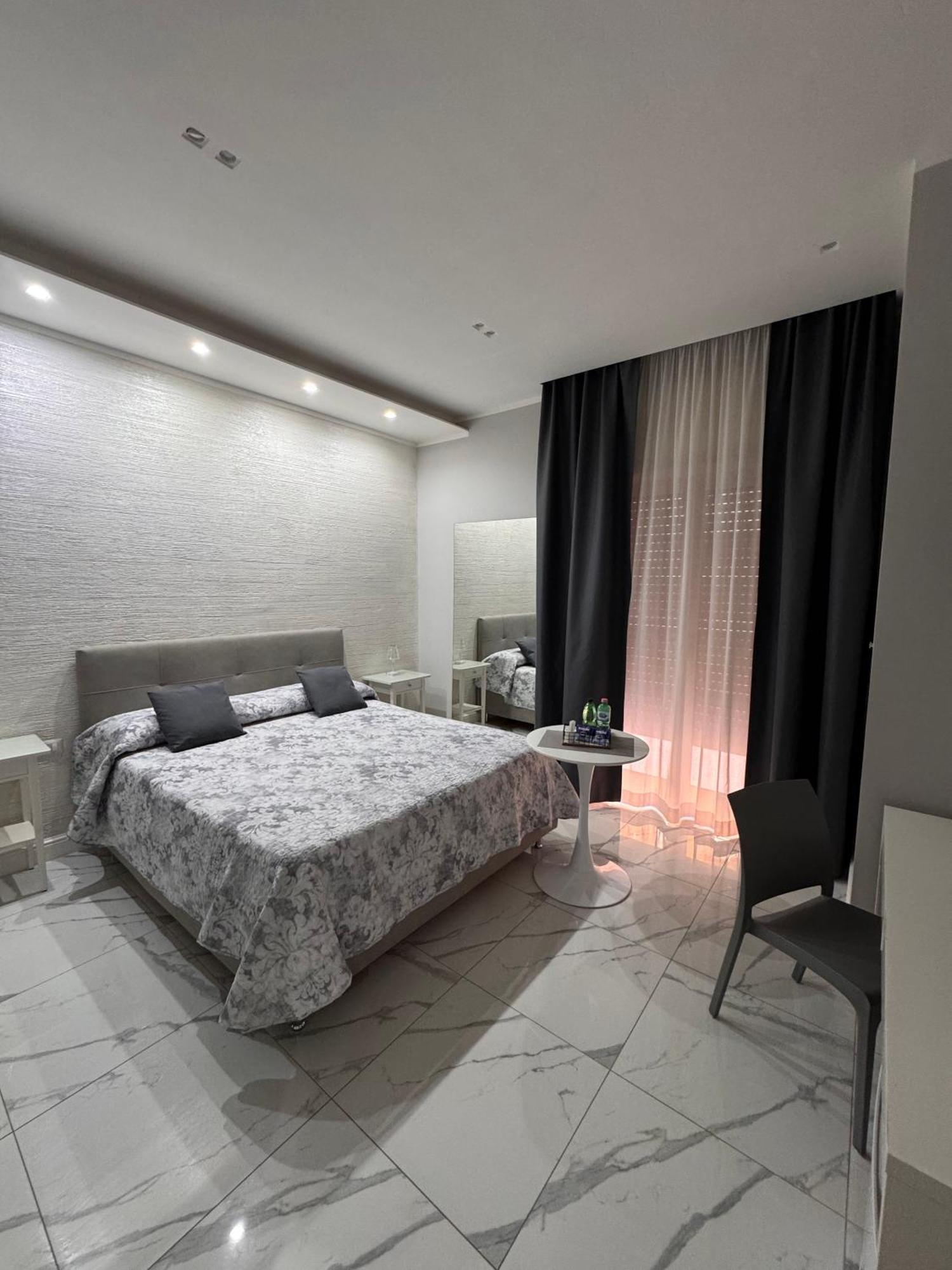 Lady Mary'S Luxury Suites Naples Exterior photo